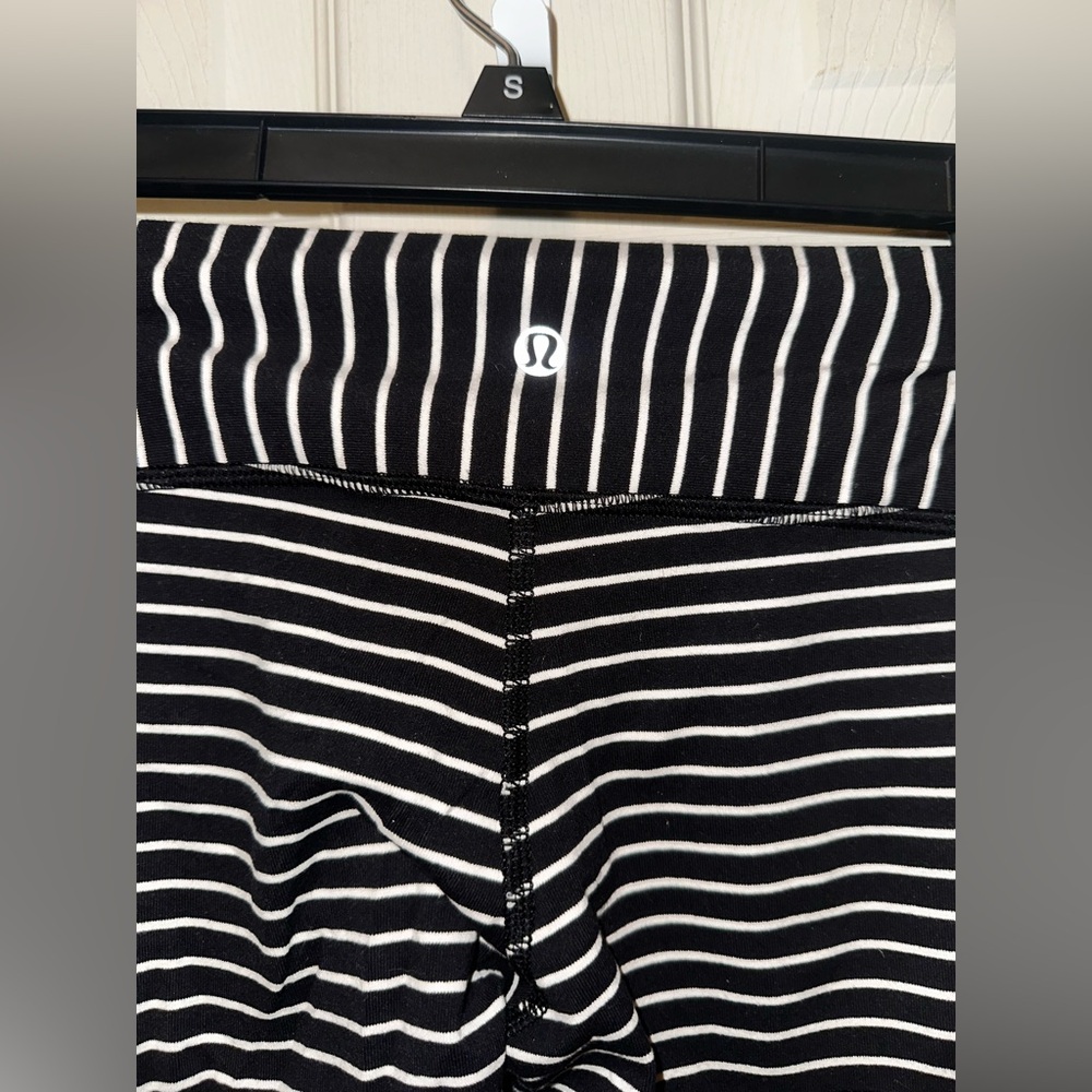 LULULEMON RARE ORIGINAL RELEASE 🍋🦓 - Picture 3 of 4